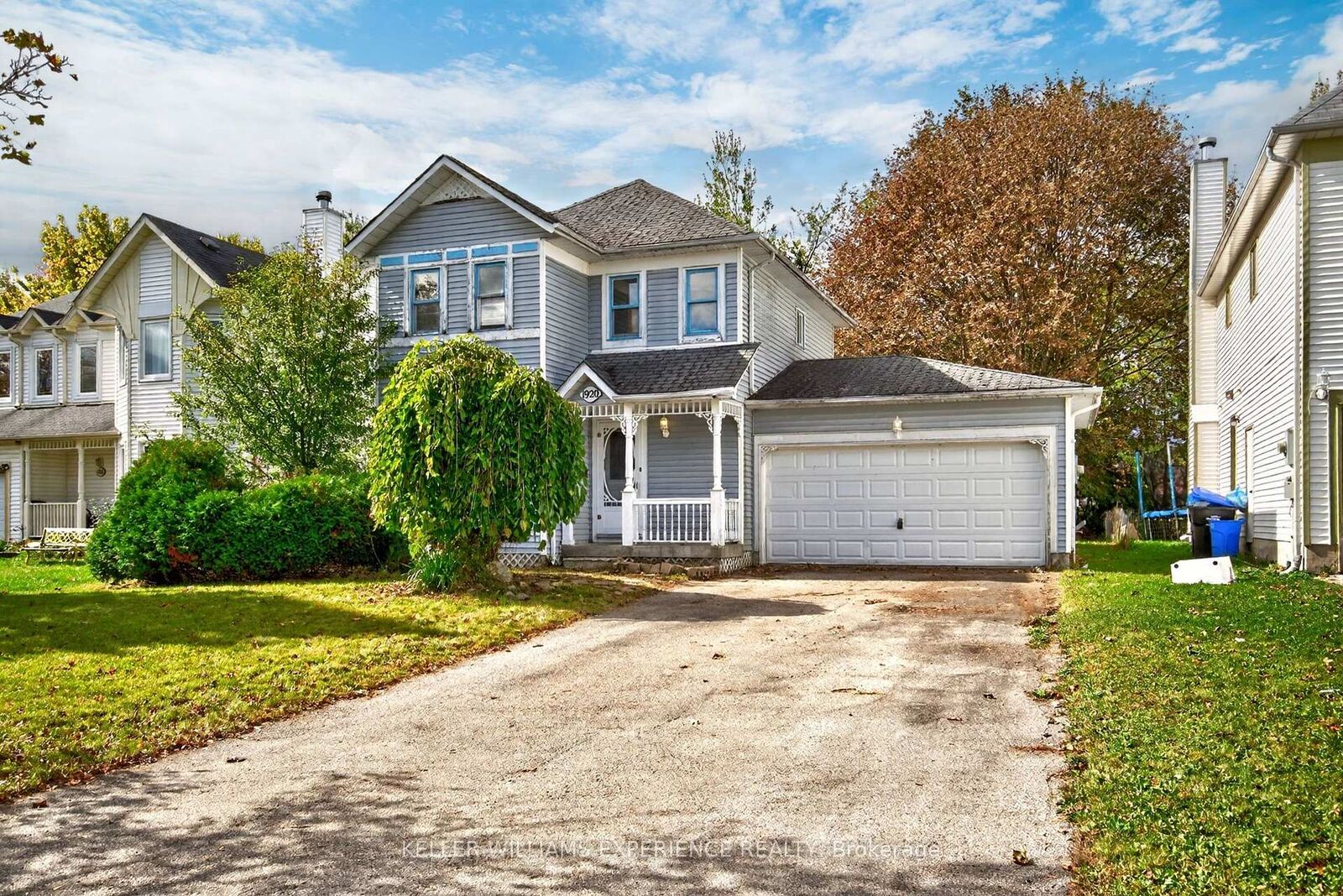 Property Photo:  1920 Applewood Avenue  ON L9S 1W2 