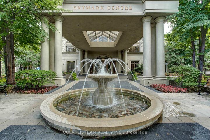 Property Photo:  80 Harrison Garden Boulevard 219  ON M2N 7E3 