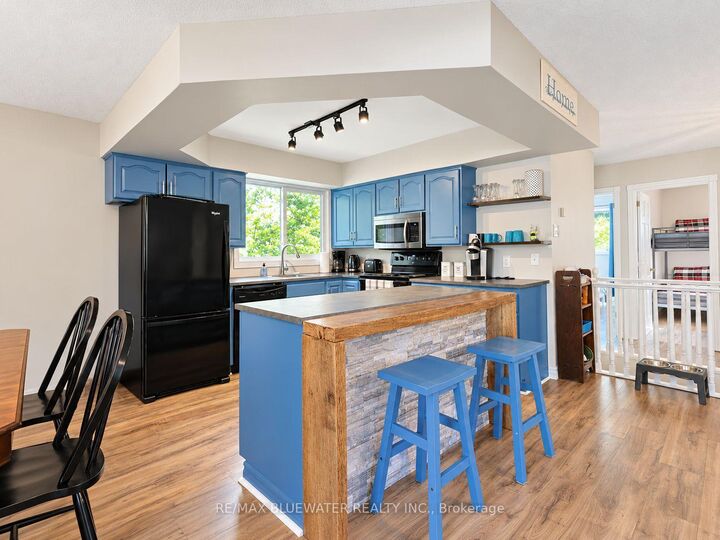 Property Photo:  8437 Defore Drive  ON N0M 1T0 