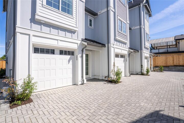 Property Photo:  3907 Cedar Hill Rd #U8  BC V8P 3Z8 