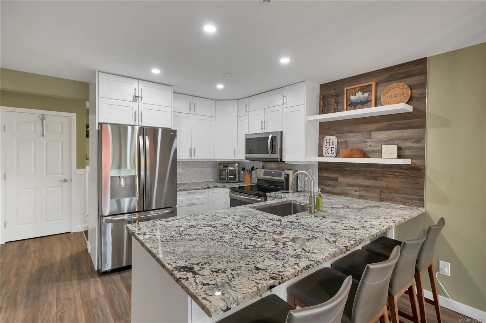 Property Photo:  1201 Henry Rd #506  BC V9J 1L0 