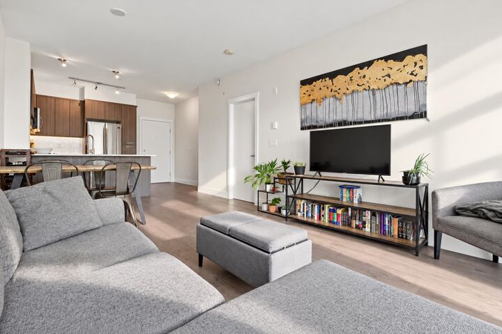 Property Photo:  1306 Fifth Avenue 202  BC V3M 0K5 