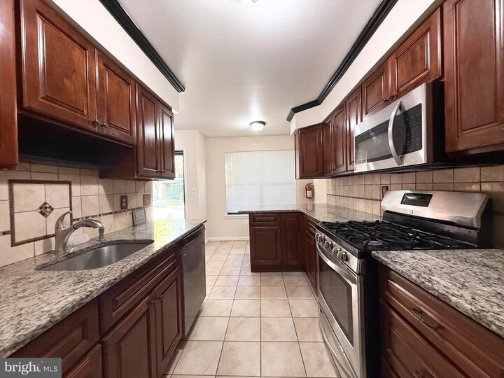 Property Photo:  18 Dogwood Drive  NJ 08820 