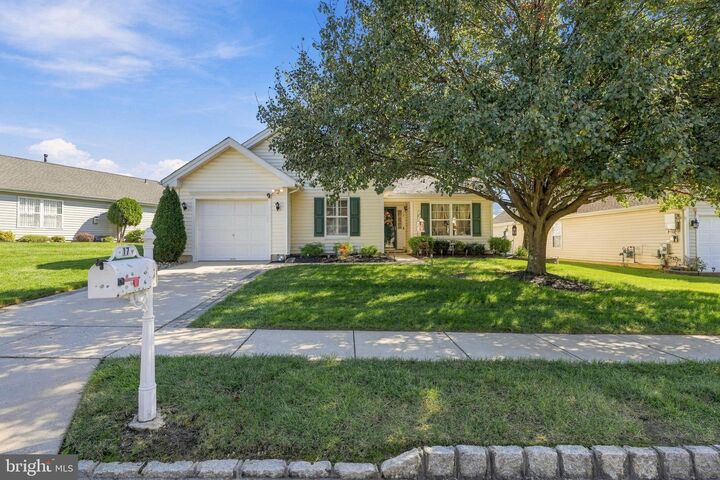Property Photo:  17 Maple Leaf Circle  NJ 08080 