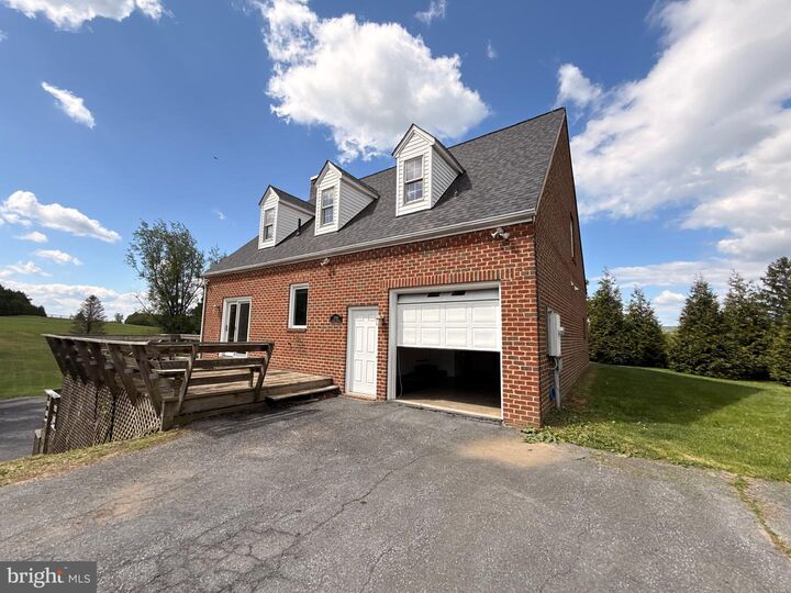 Property Photo:  