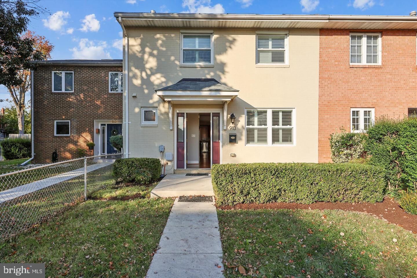 Property Photo: 913 First Street VA 22314