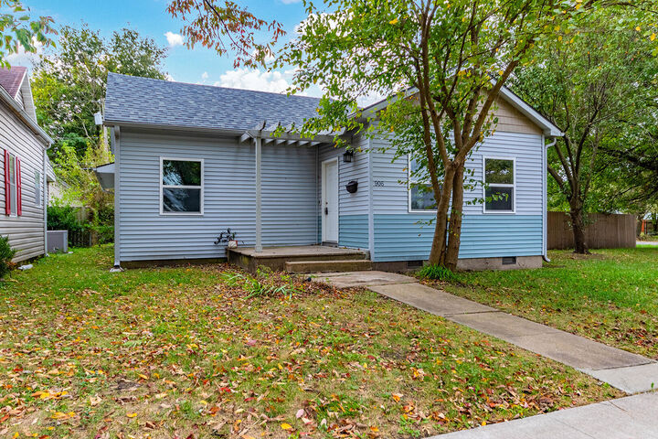 Property Photo:  906 E 4th St  MO 65301 