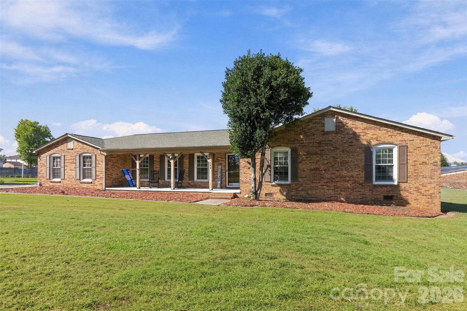 Property Photo:  106 White Plains Drive  NC 28086 