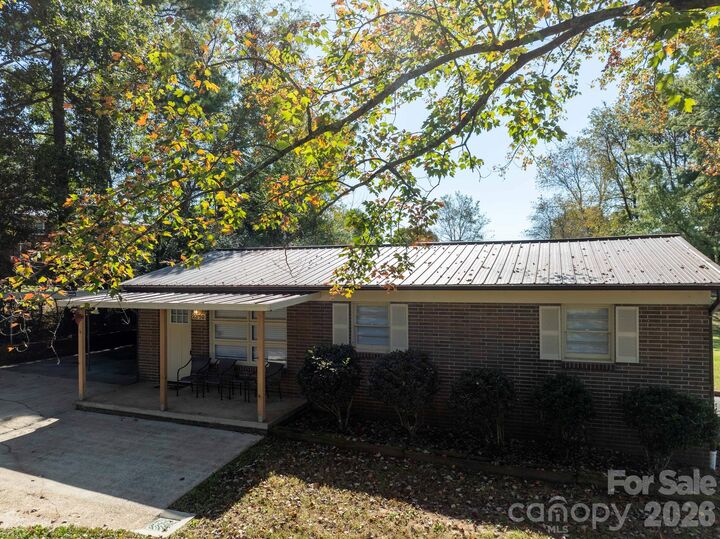 Property Photo:  2359 Allendale Circle  NC 28645 