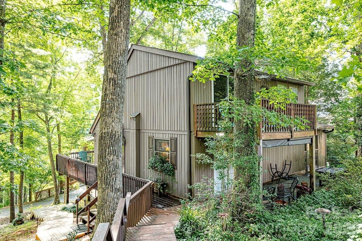 Property Photo: 208 N West Lake Drive NC 28746