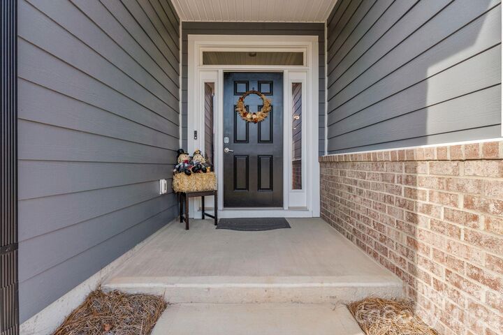 Property Photo:  124 Prestwick Way  NC 28115 