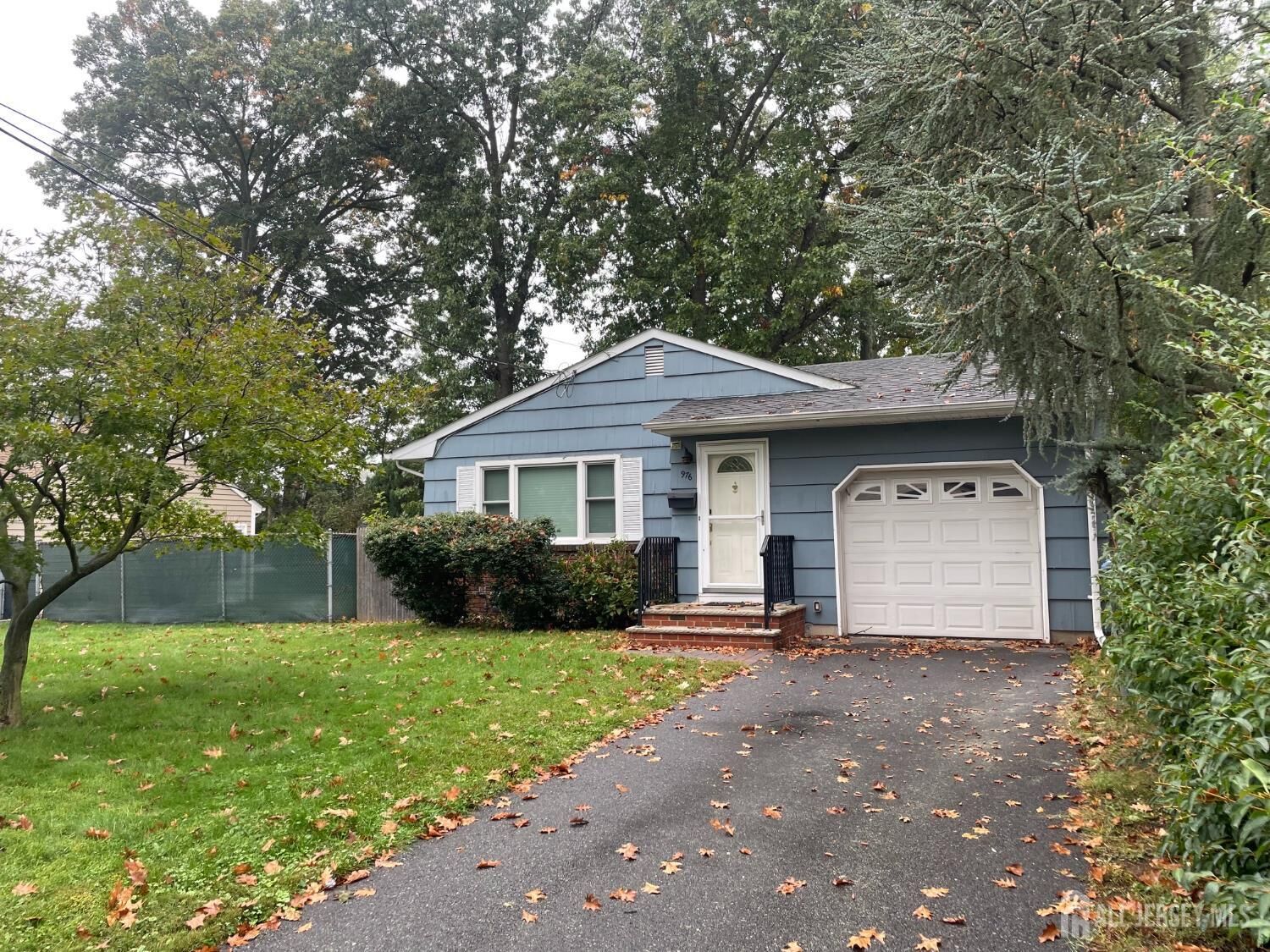 Property Photo:  976 Maltby Avenue  NJ 07080 