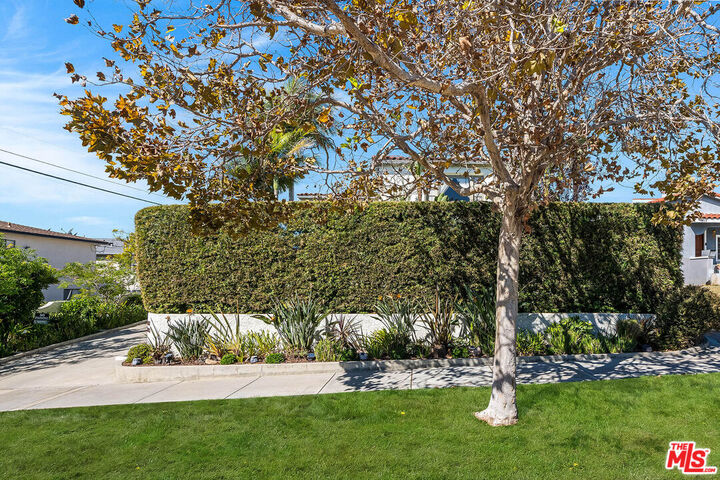 Property Photo: 1361 S Tremaine Ave CA 90019