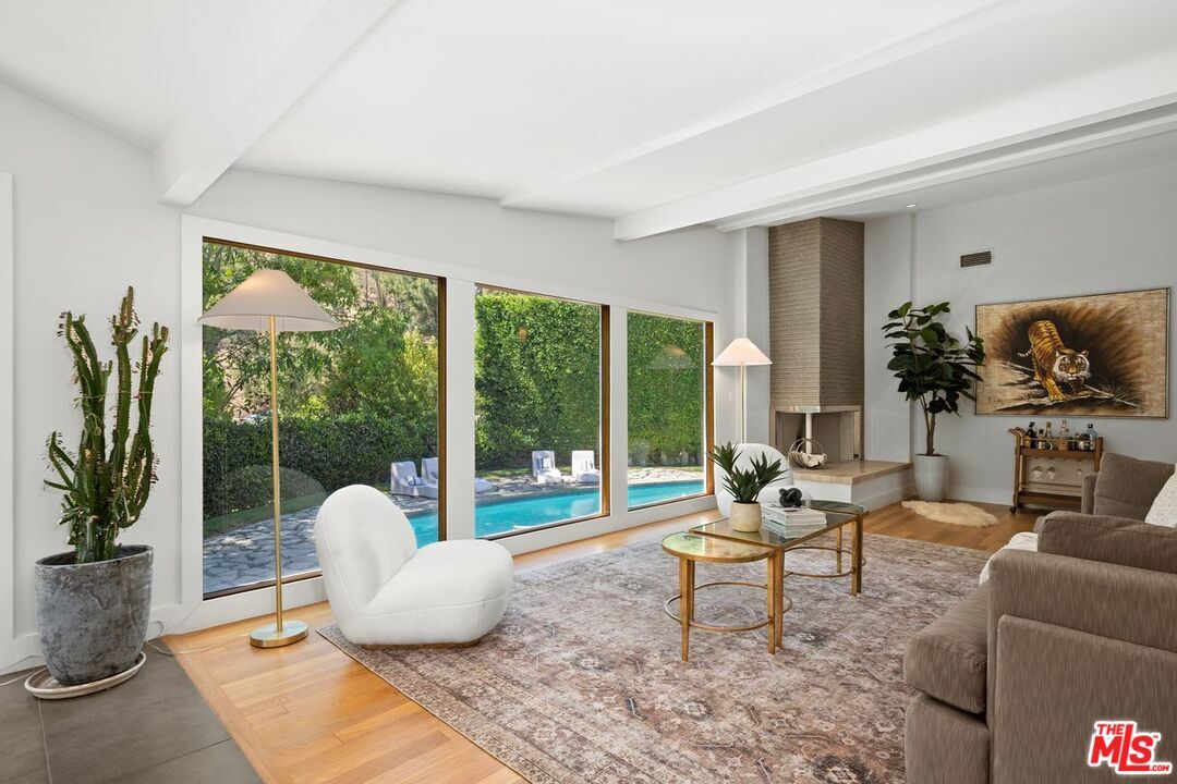 Property Photo:  2601 Nichols Canyon Rd  CA 90046 