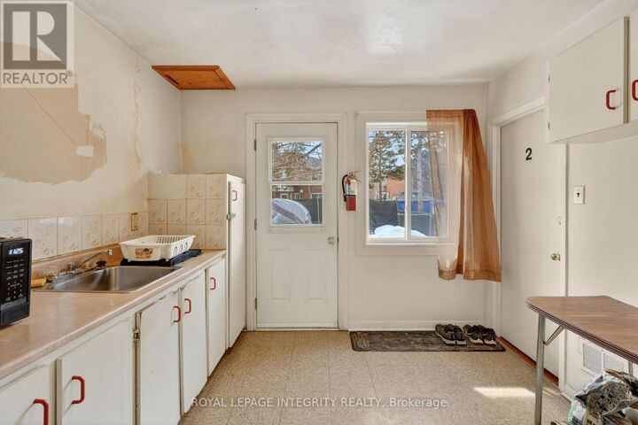 Property Photo:  322-324 Queen Mary Street  ON K1K 1W9 