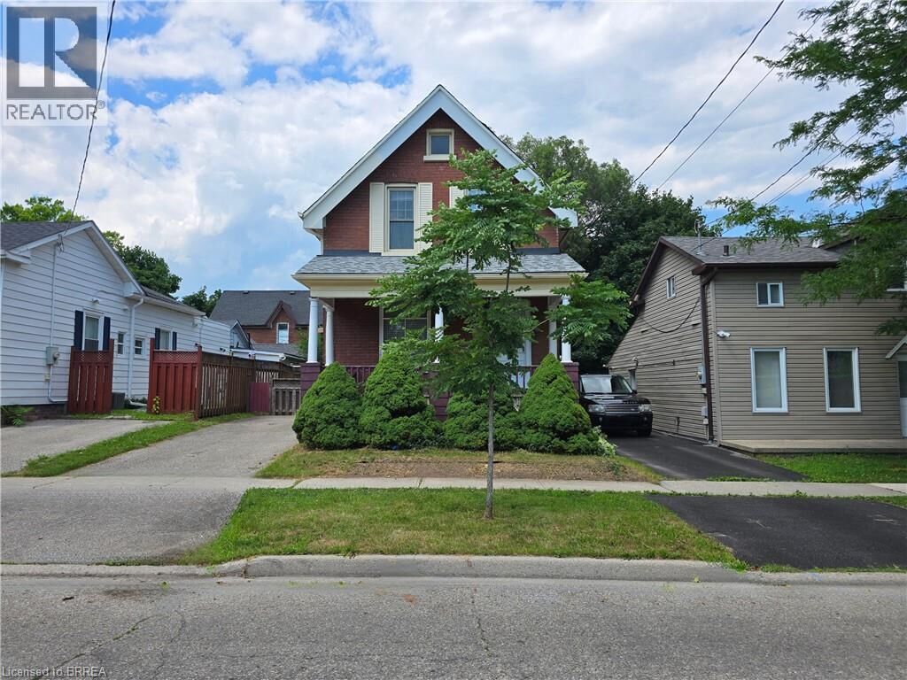 Property Photo:  196 Wellington Street  ON N3S 3Z2 