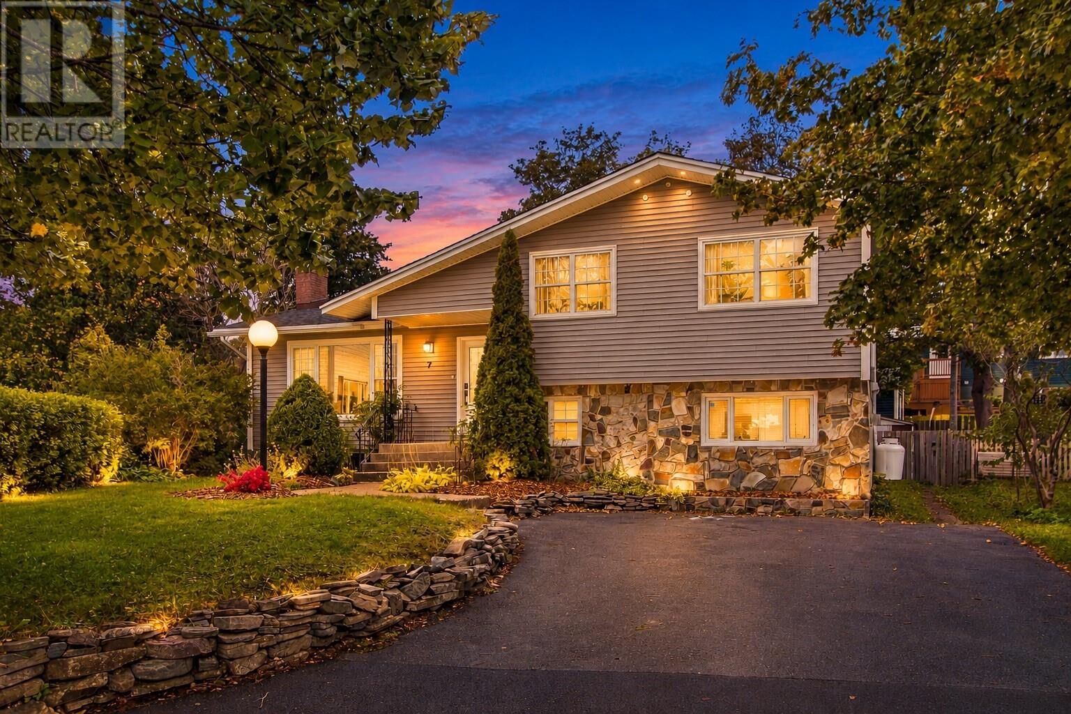 Property Photo:  7 Prestwick Place  NL A1B 3L3 
