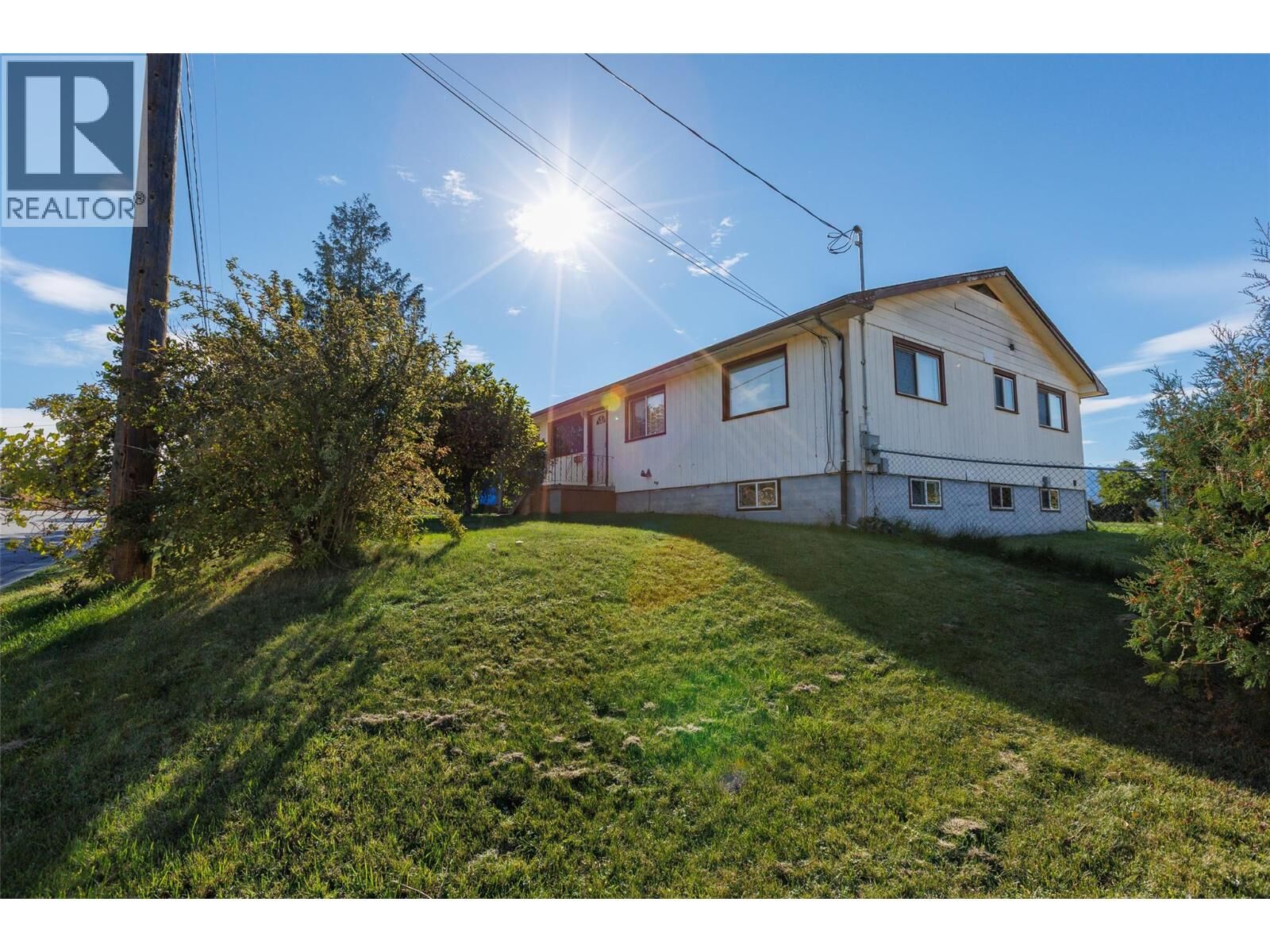 Property Photo:  417 10th Avenue South  BC V0B 1G3 