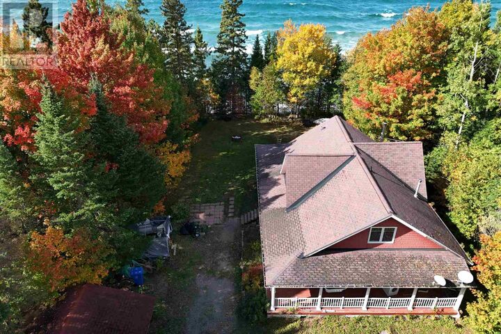 Property Photo:  696 Lakeshore Dr S, Dennis Township  ON P6A 6K4 