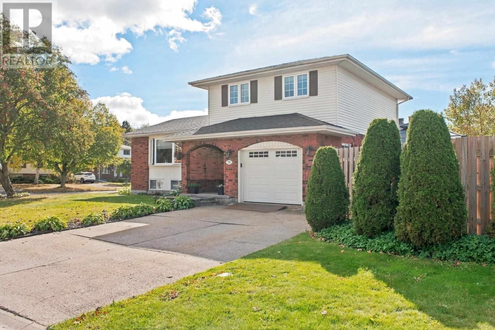Property Photo:  70 Country Club Pl  ON P6A 6B6 