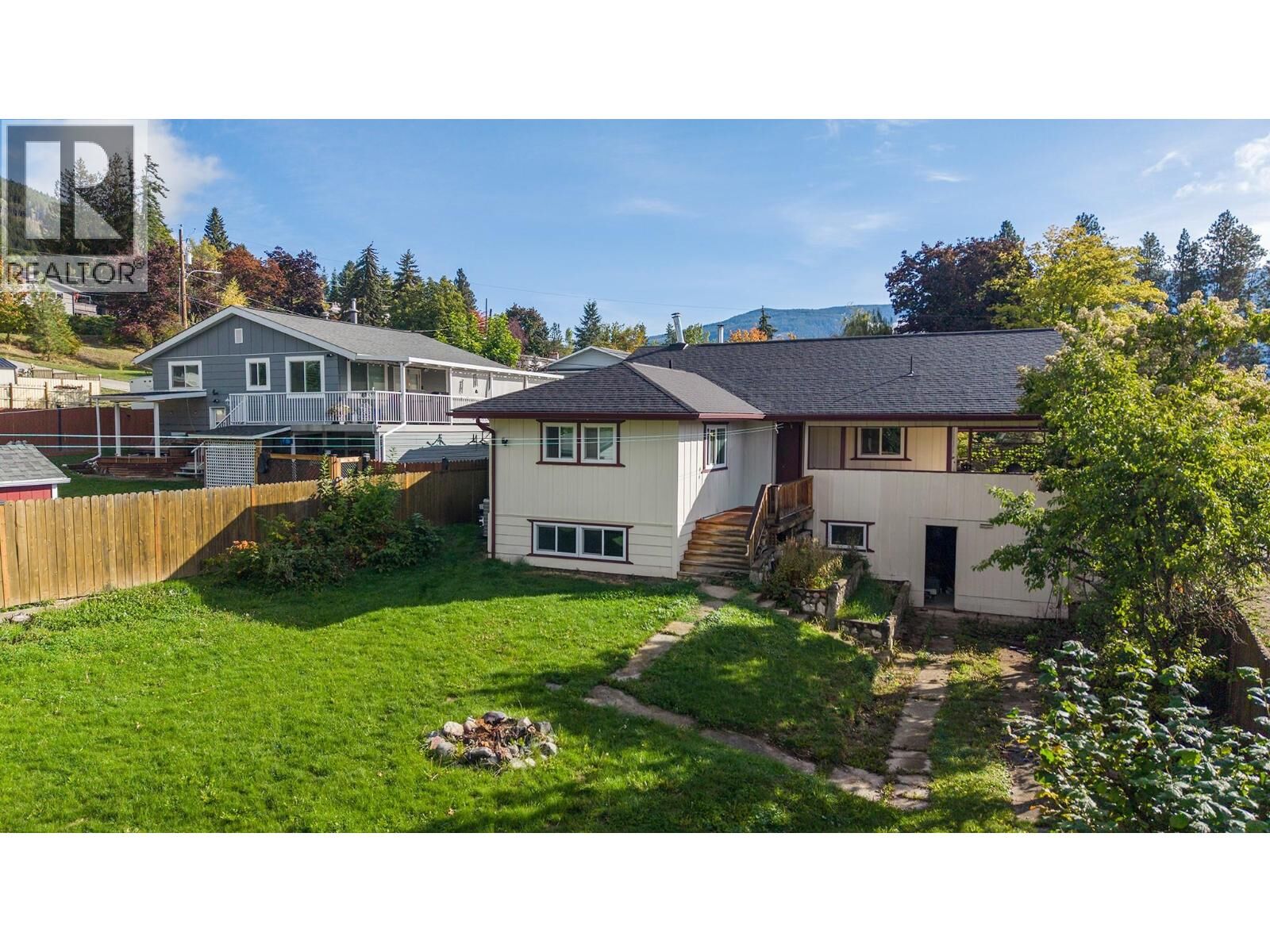 Property Photo:  115 24th Avenue North  BC V0B 1G5 