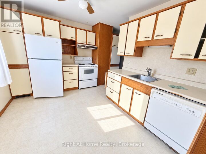 Property Photo:  145 Kenogami Avenue South  ON P7B 4R8 
