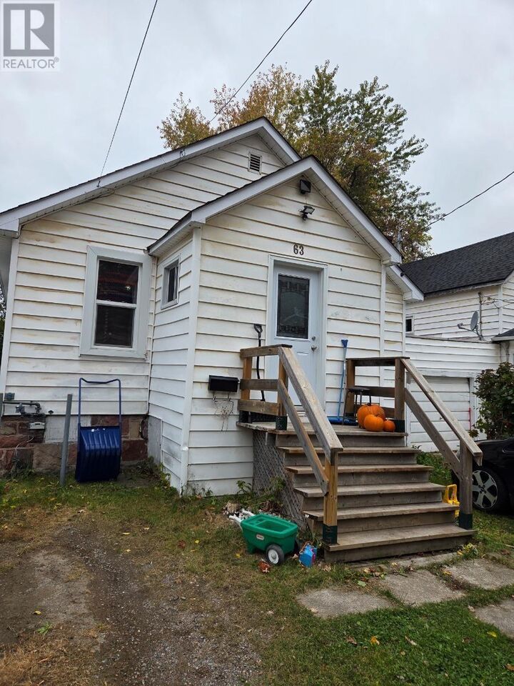 Property Photo: 63 Trelawne Ave ON P6B 2M7