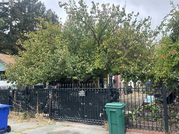 Property Photo: 3432 Paxton Ave CA 94601
