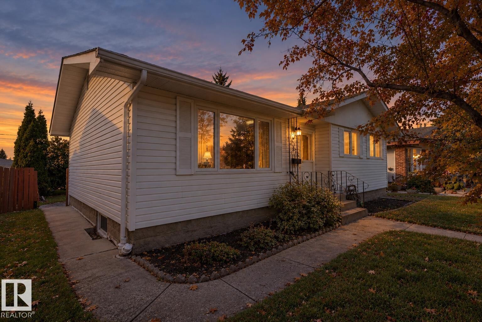 Property Photo:  13304 73 Street NW  AB T5C 0T8 