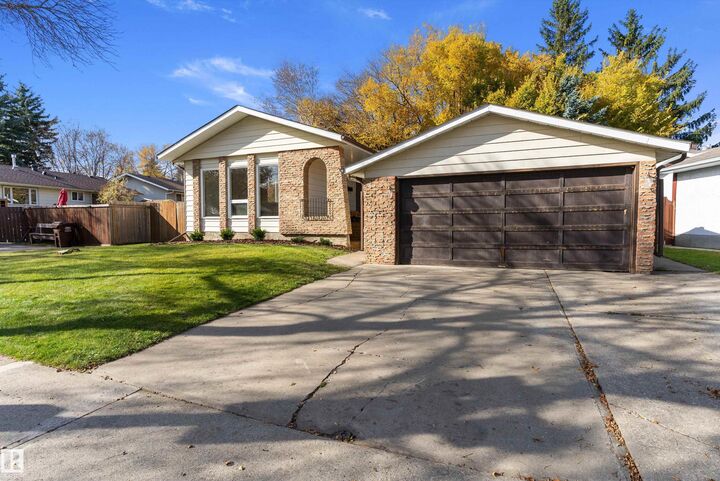 Property Photo:  1 Larson Avenue  AB T8N 2H1 