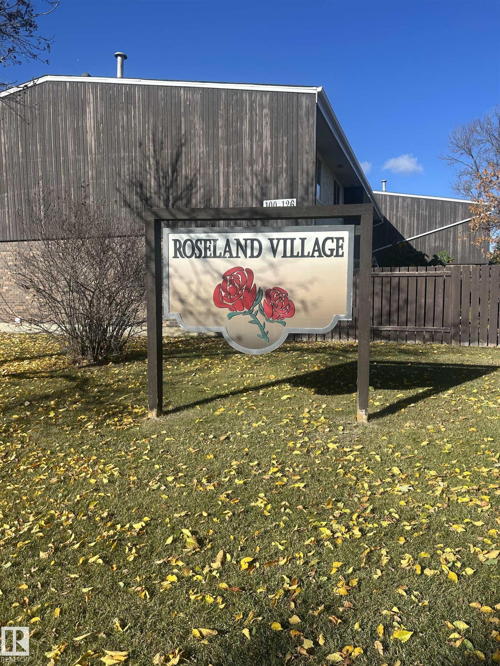 Property Photo:  159 Roseland Village NW  AB T5E 5R6 