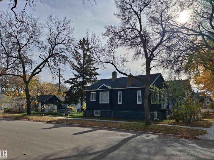 Property Photo:  11253 91 Street NW  AB T5B 4A1 