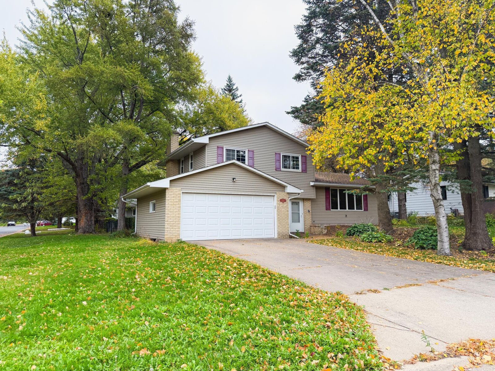 Property Photo:  1081 Cedarwood Drive  MN 55125 