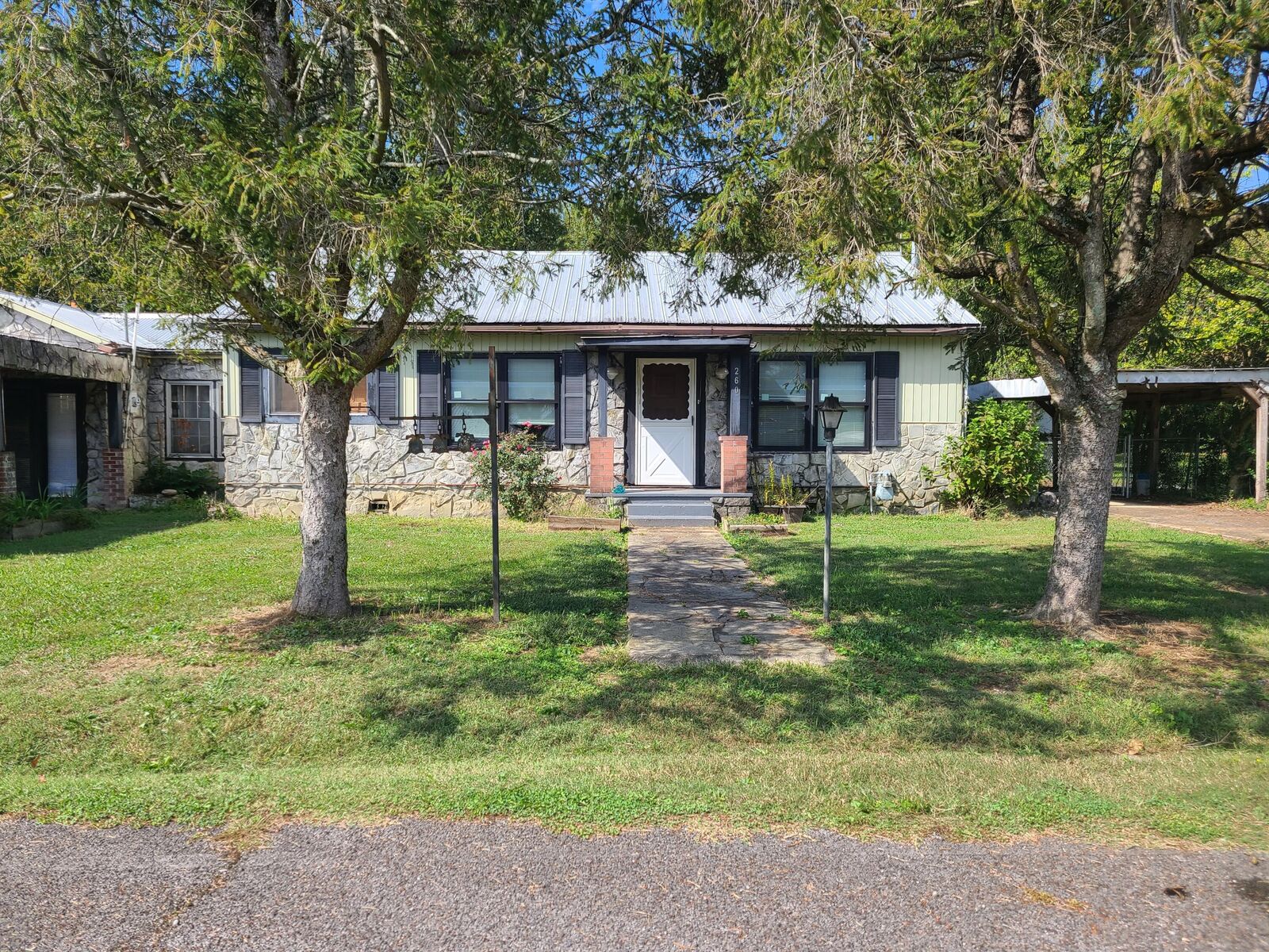 Property Photo: 260 Collins Street TN 37381
