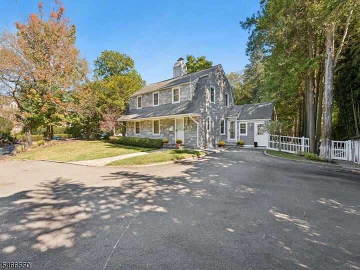 Property Photo:  68 Crescent Pl  NJ 07078 