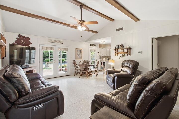 Property Photo: 321 Chestnut Street TX 77566