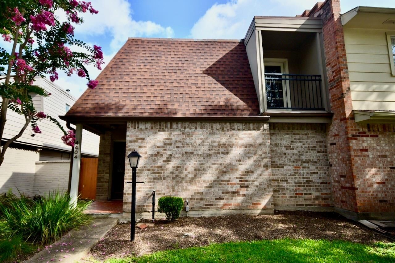 Property Photo: 4404 Basswood Lane TX 77401