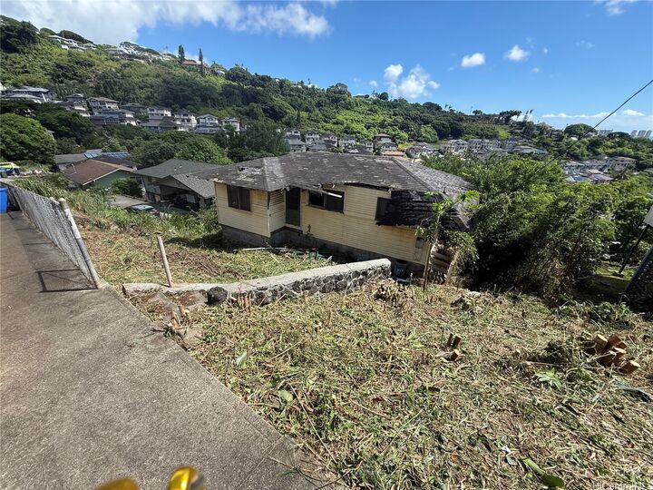 Property Photo: 717 Iaukea Street HI 96813
