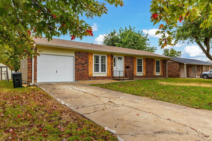 Property Photo: 522 Robinhood Road MO 65265