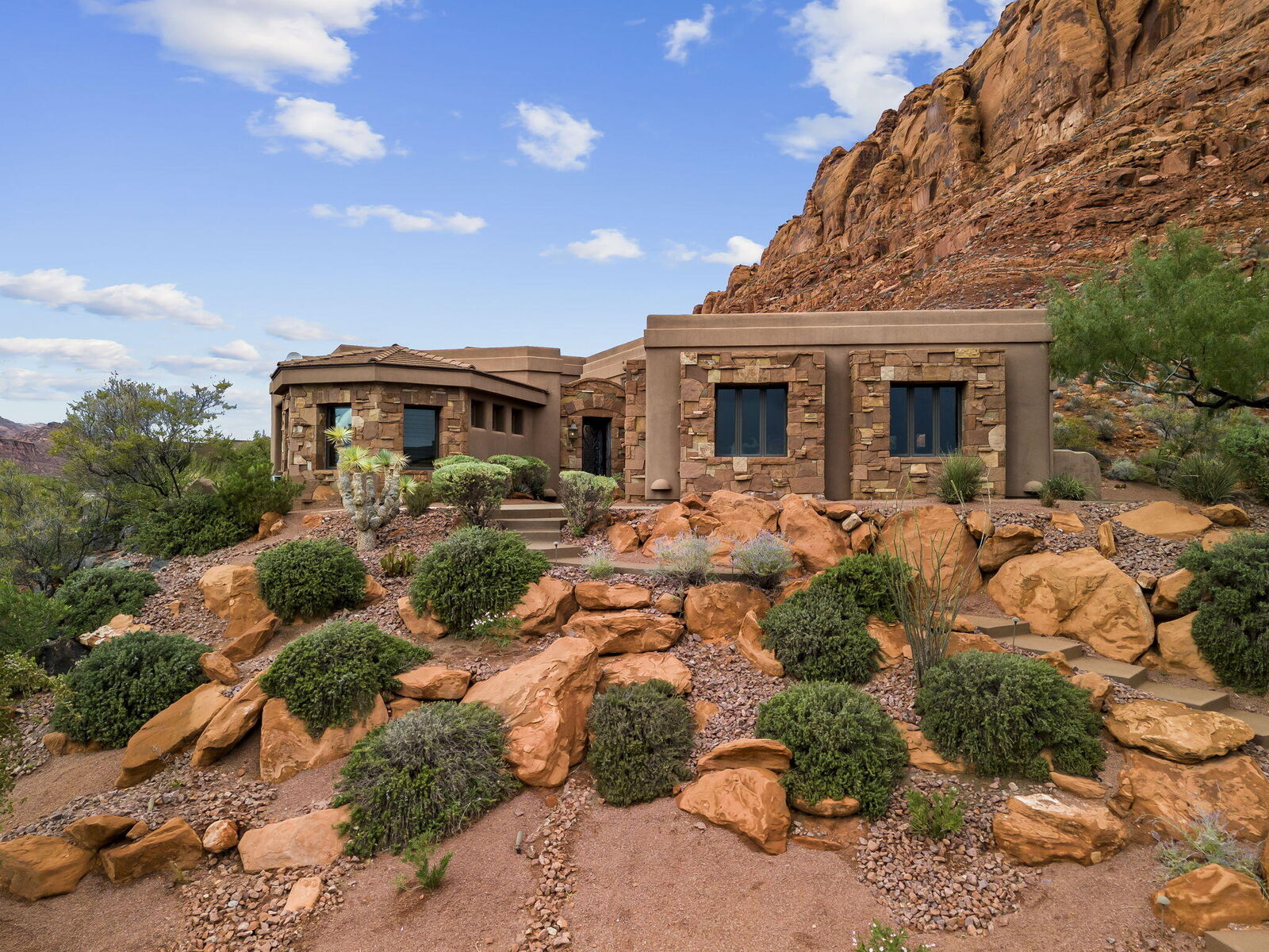 Property Photo:  2938 N Chinle Cir  UT 84770 