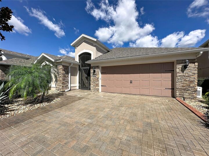 Property Photo: 516 Playa Dr FL 33837