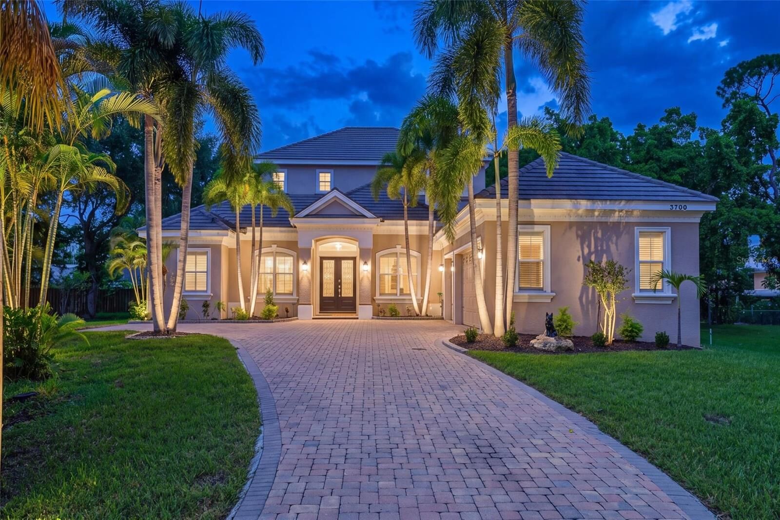 Property Photo: 3700 1st Avenue W FL 34205