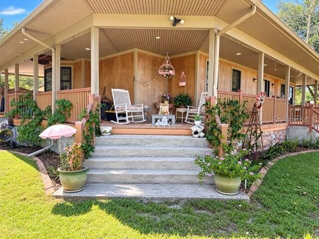 Property Photo: 216 Castillo Road FL 33570