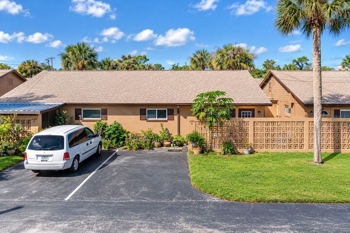 Property Photo:  492 B Street  FL 32707 