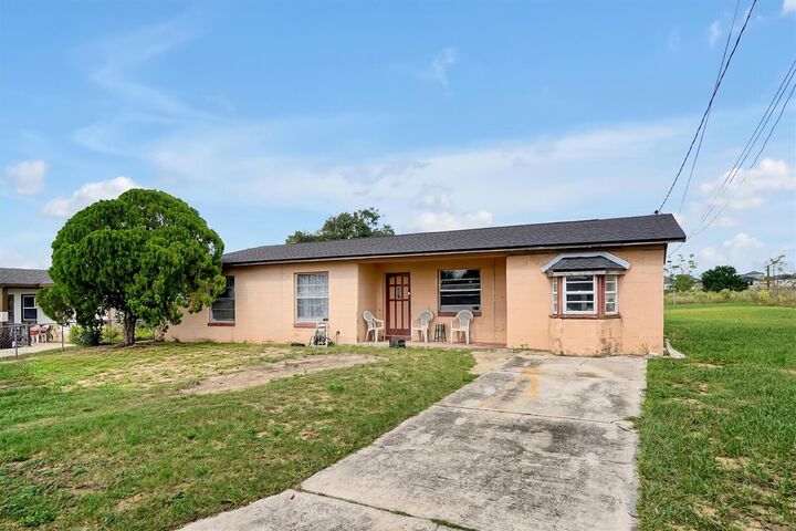 Property Photo:  820 Booker Street  FL 33844 