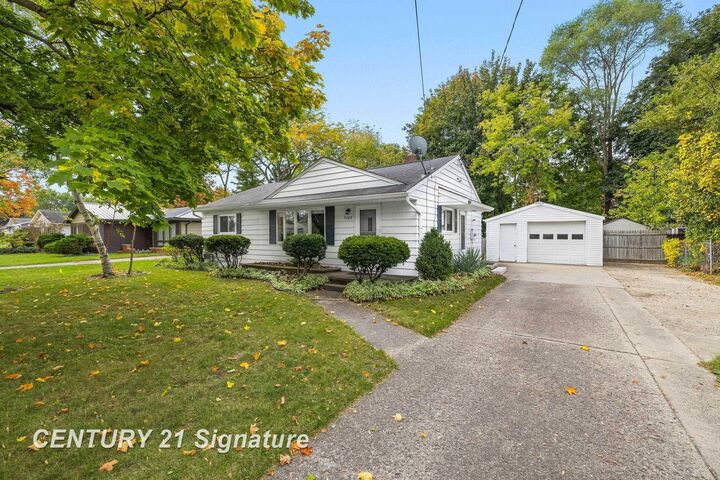 Property Photo:  3389 Meyer Place  MI 48603 