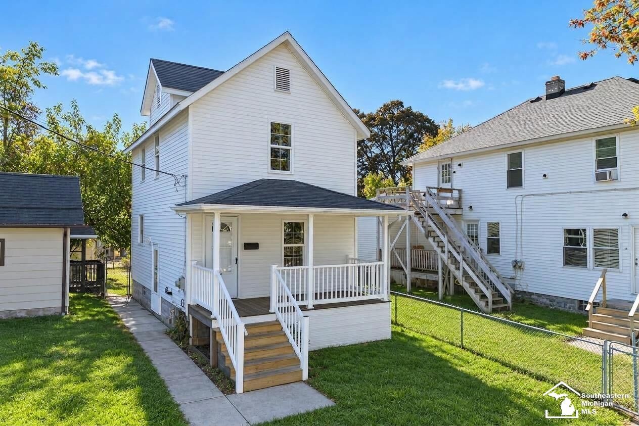 Property Photo:  902 E 8th Street  MI 48161 