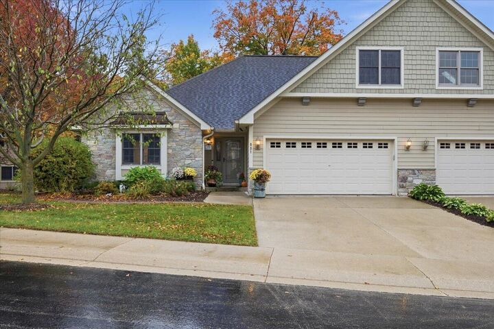 Property Photo:  831 Lorrin Pl  WI 53095 