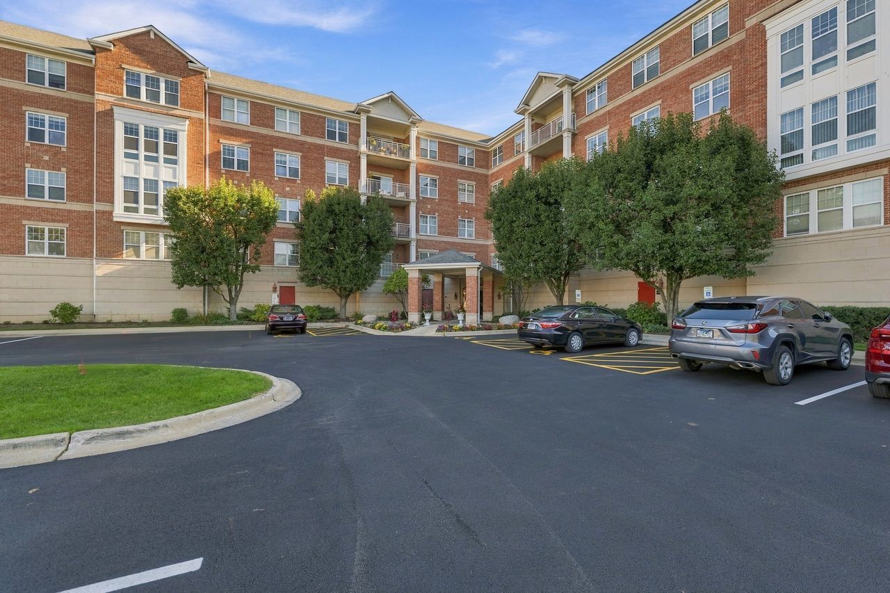 Property Photo: 101 Pointe Drive 203 IL 60062