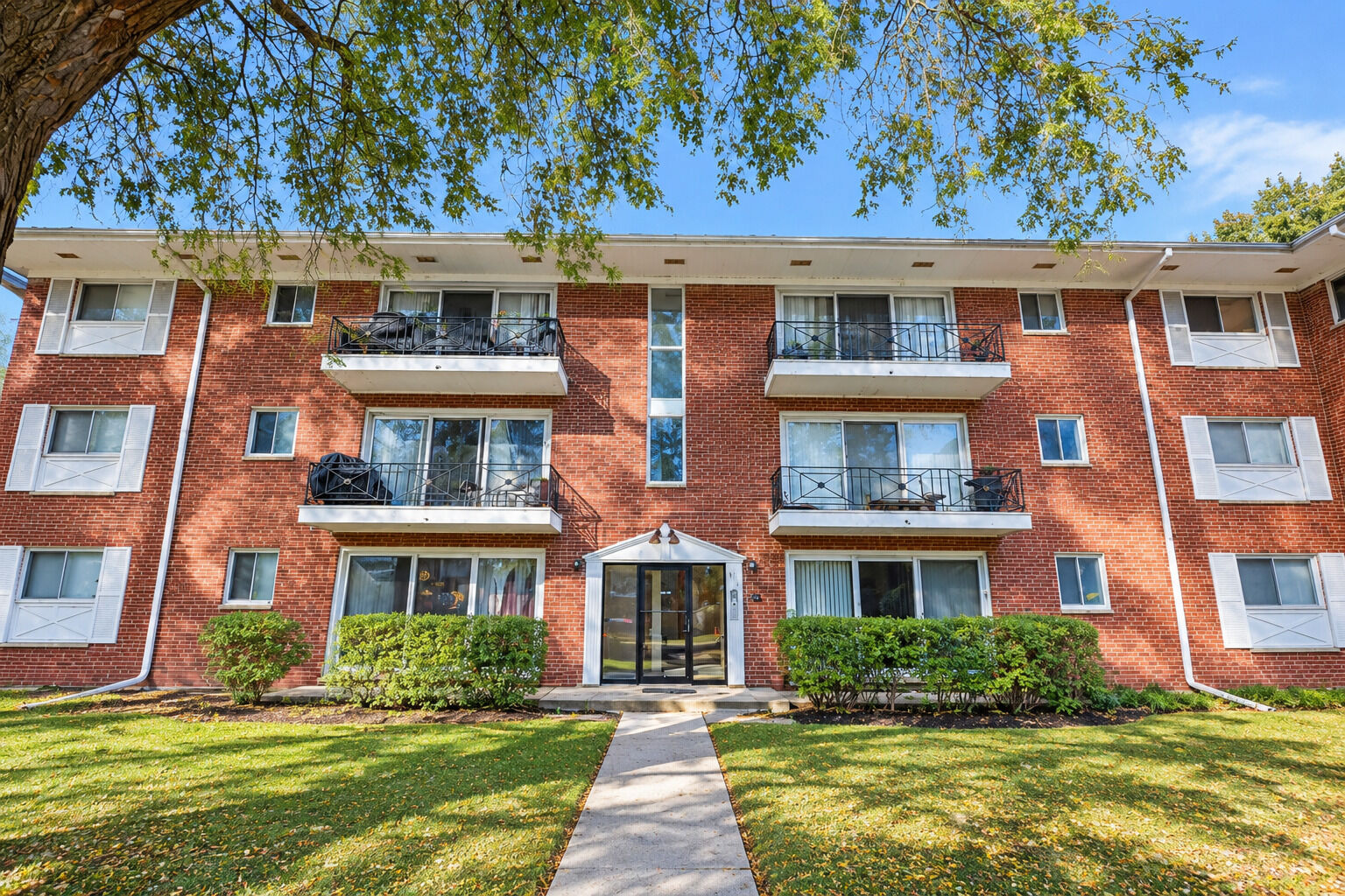Property Photo: 10117 Old Orchard Court 103 IL 60076